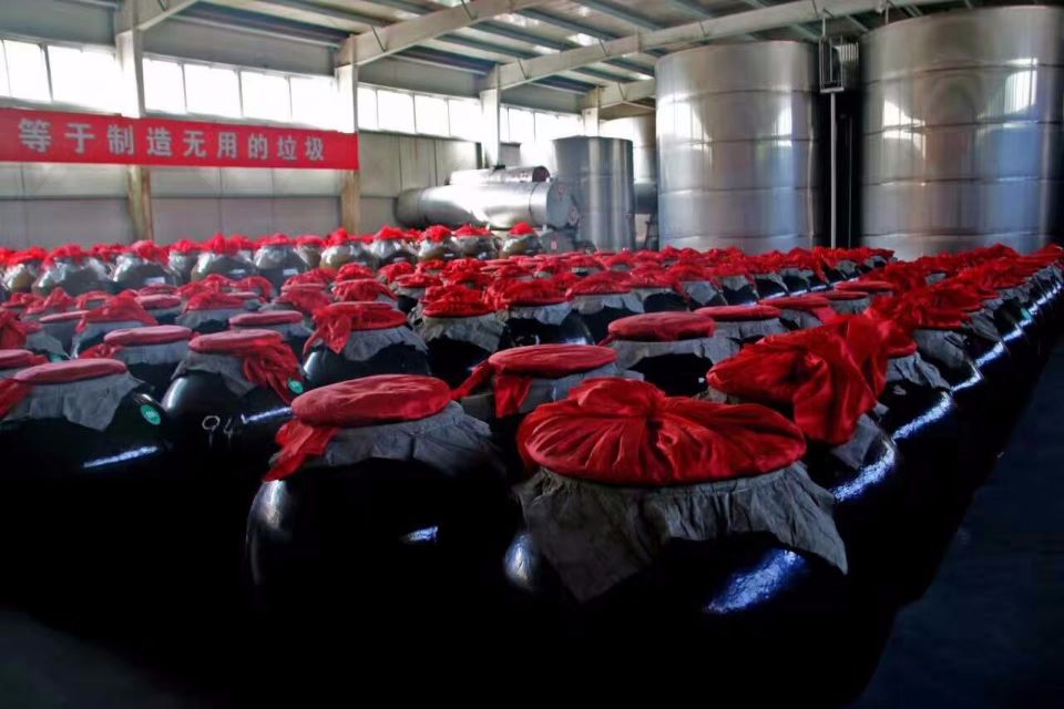 山东省白酒贴牌生产就在木晗小镇古酒创业孵化基地,六十年企业生产力