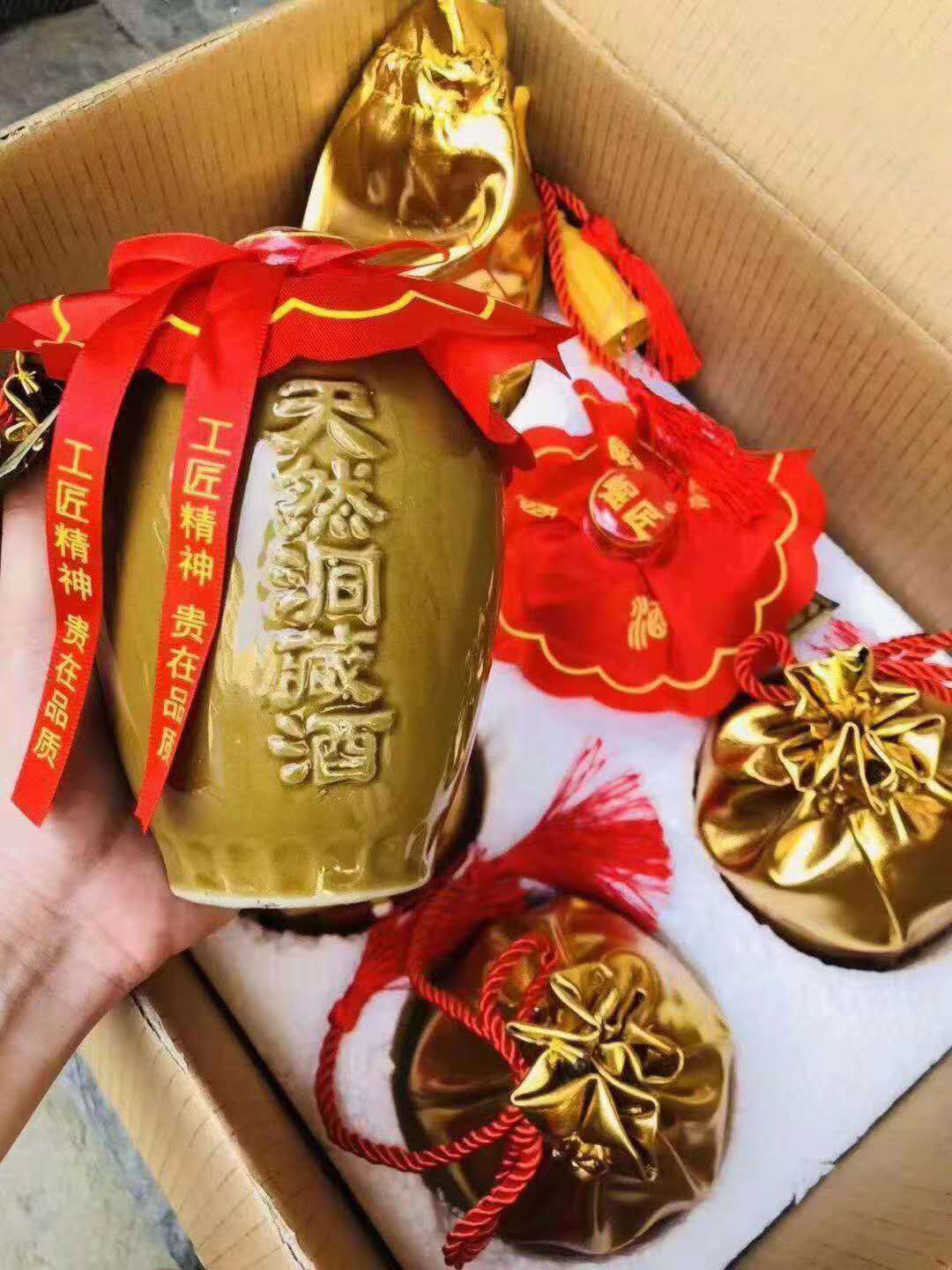 我们公司是属于仁怀市的大型电商公司 我们最火的酒莫过于镇客洞藏