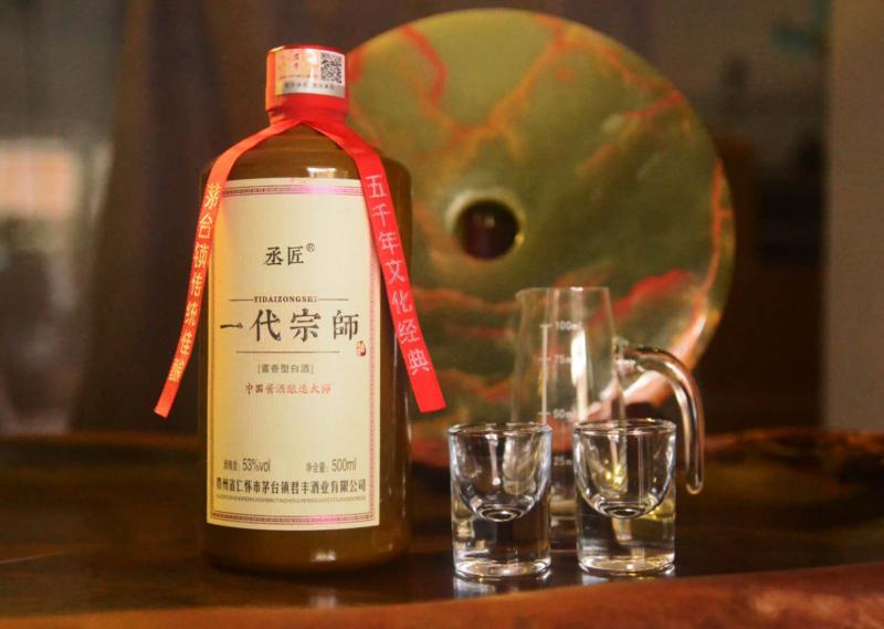 贵州省仁怀市茅台镇君丰酒业:丞匠系列产品(一代宗师酱香酒),酒体醇和